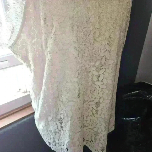 Berryou Womans Top - Picture 4 of 9